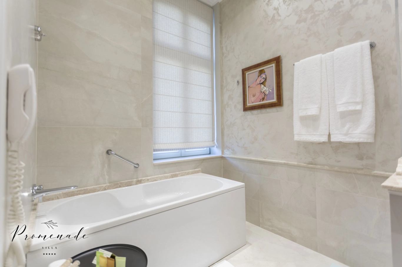 Студио Делукс с изглед към града