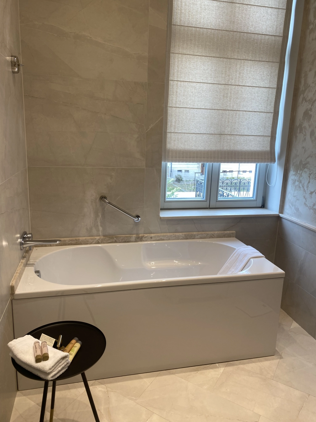 Студио Делукс с изглед към града