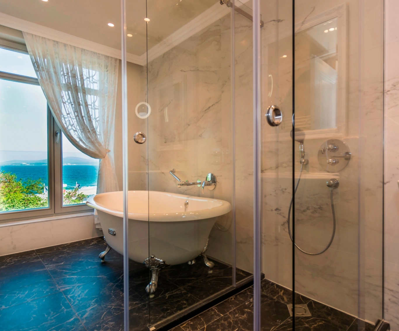 Стая "Гранд делукс" с изглед море, балкон и вана