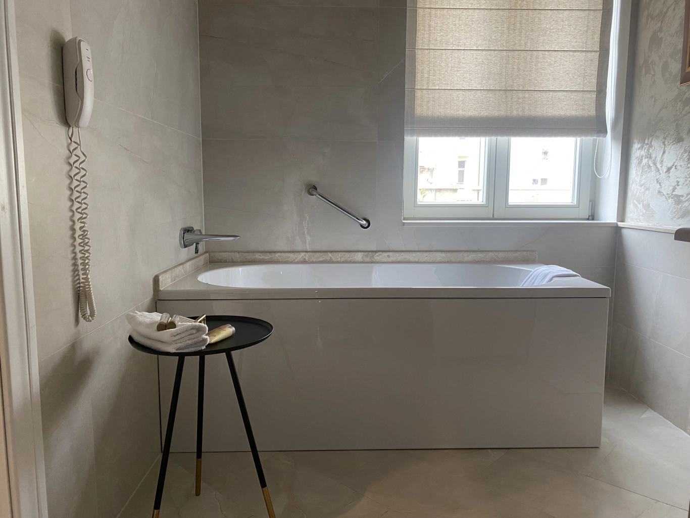 Студио Делукс с изглед към града