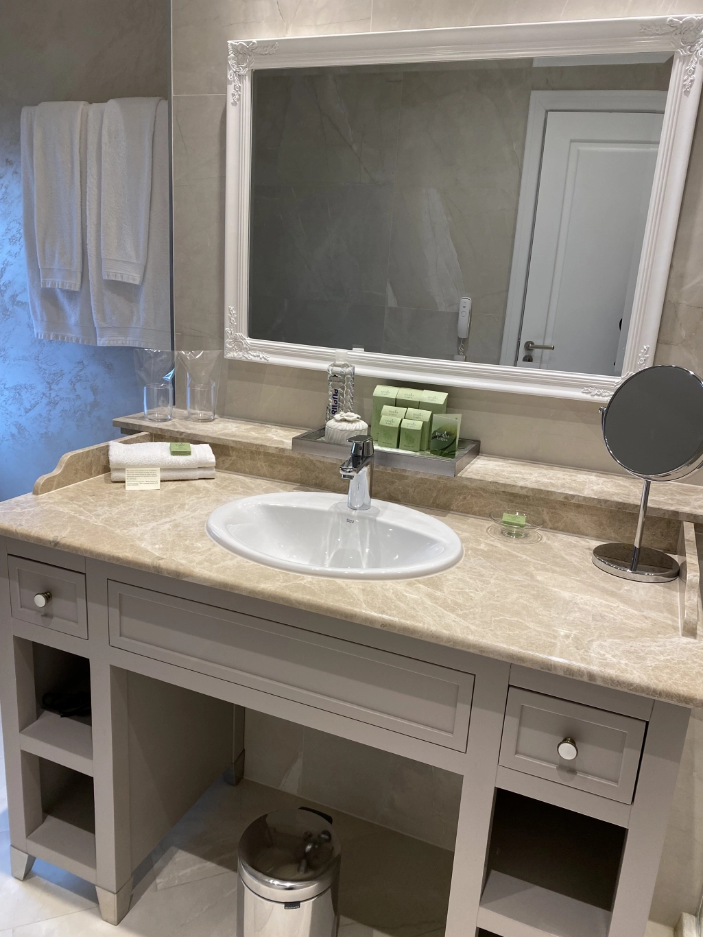 Стая Делукс с изглед към града