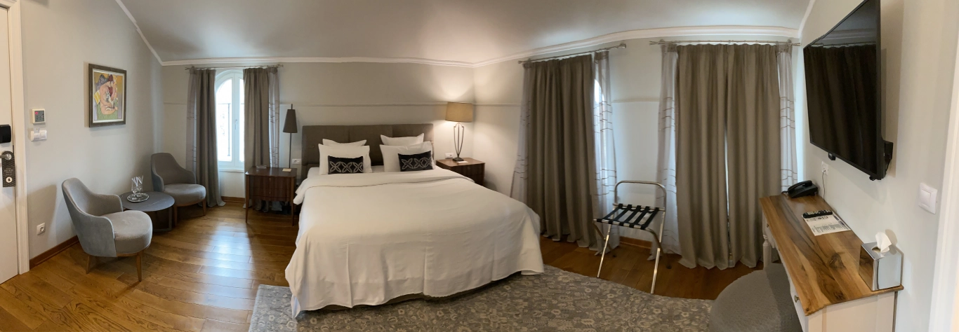 Стая Делукс с изглед към града