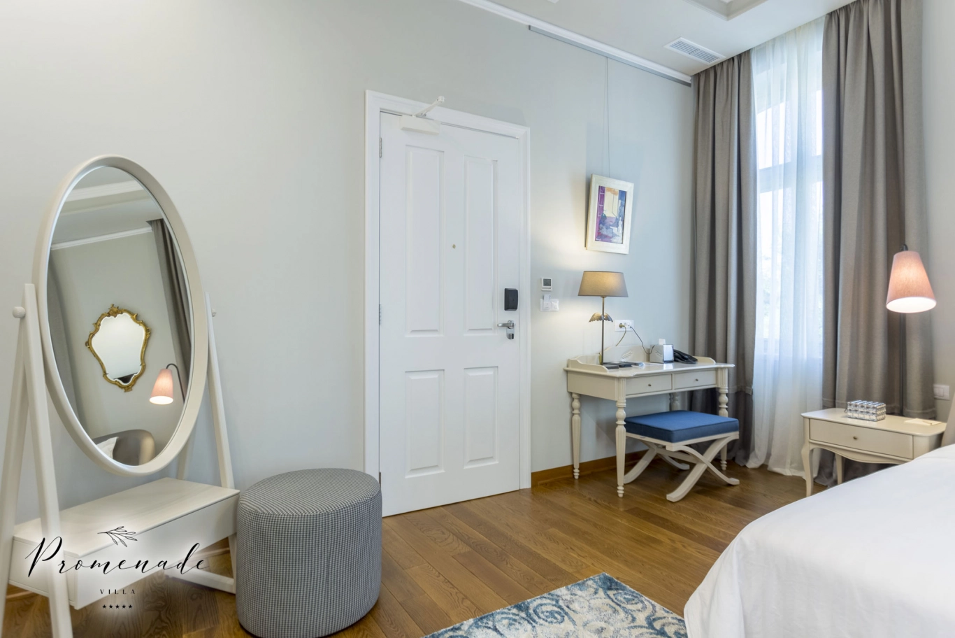 Стая Делукс с изглед към града